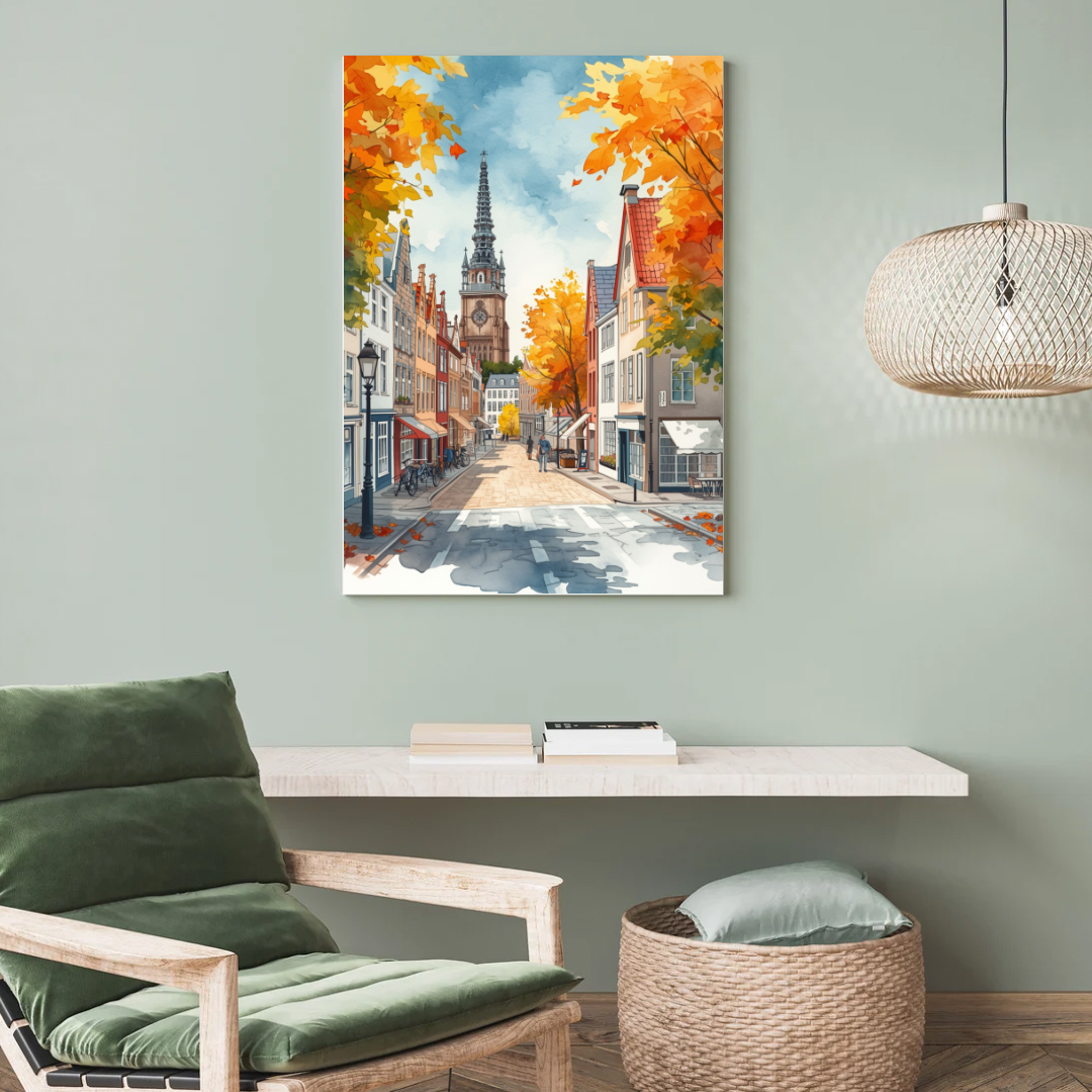 Arnhem herfststraat schilderij in donkere lijst aan witte muur naast groene plant en lichte bank met kussens – aquarel wall art woonkamer