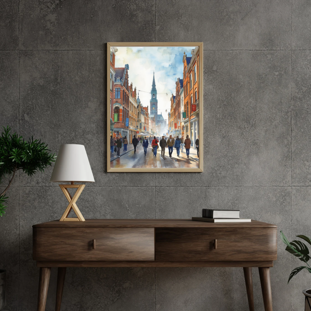 Den Haag Spui schilderij in gouden lijst boven houten dressoir met lamp – aquarel cityscape wall art