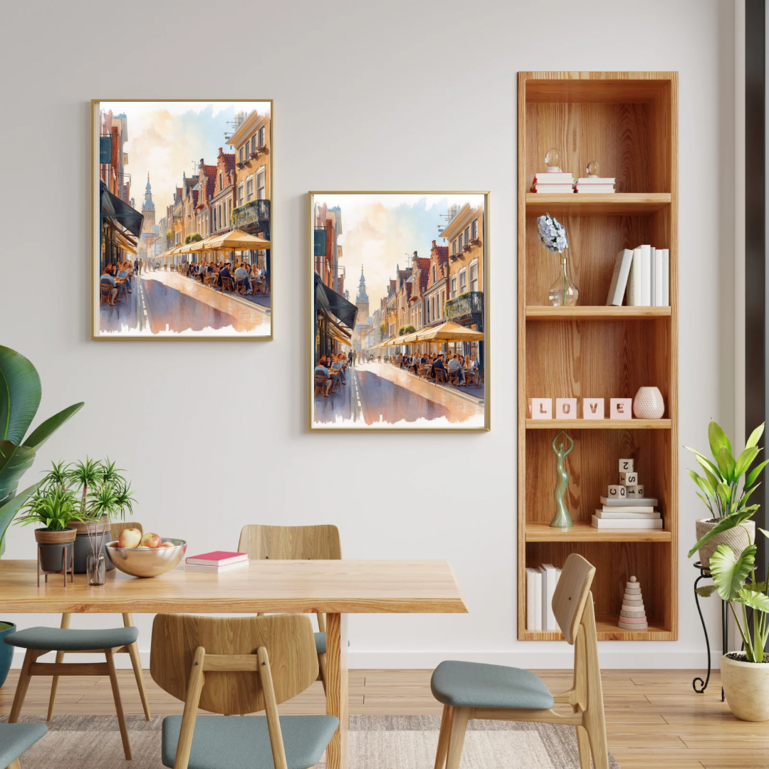 Eindhoven winkelstraat schilderij als set van twee aan witte muur naast houten boekenkast met planten en eetkamerstoelen – aquarel cityscape wall art eetkamer