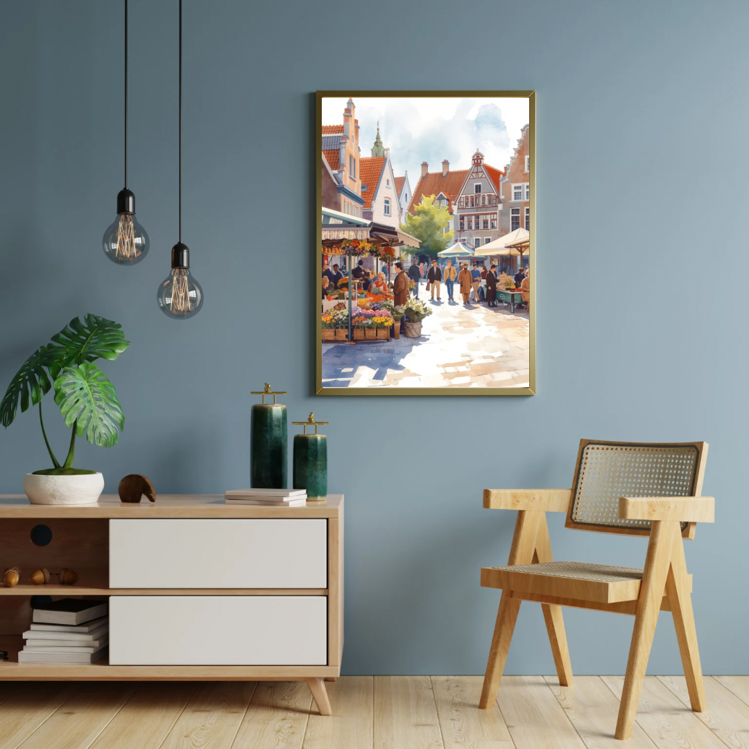 's-Hertogenbosch bloemenmarkt schilderij in witte lijst aan blauwe muur boven wit dressoir met cactus, houten frame en hangende gloeilampen – wall art print interieur