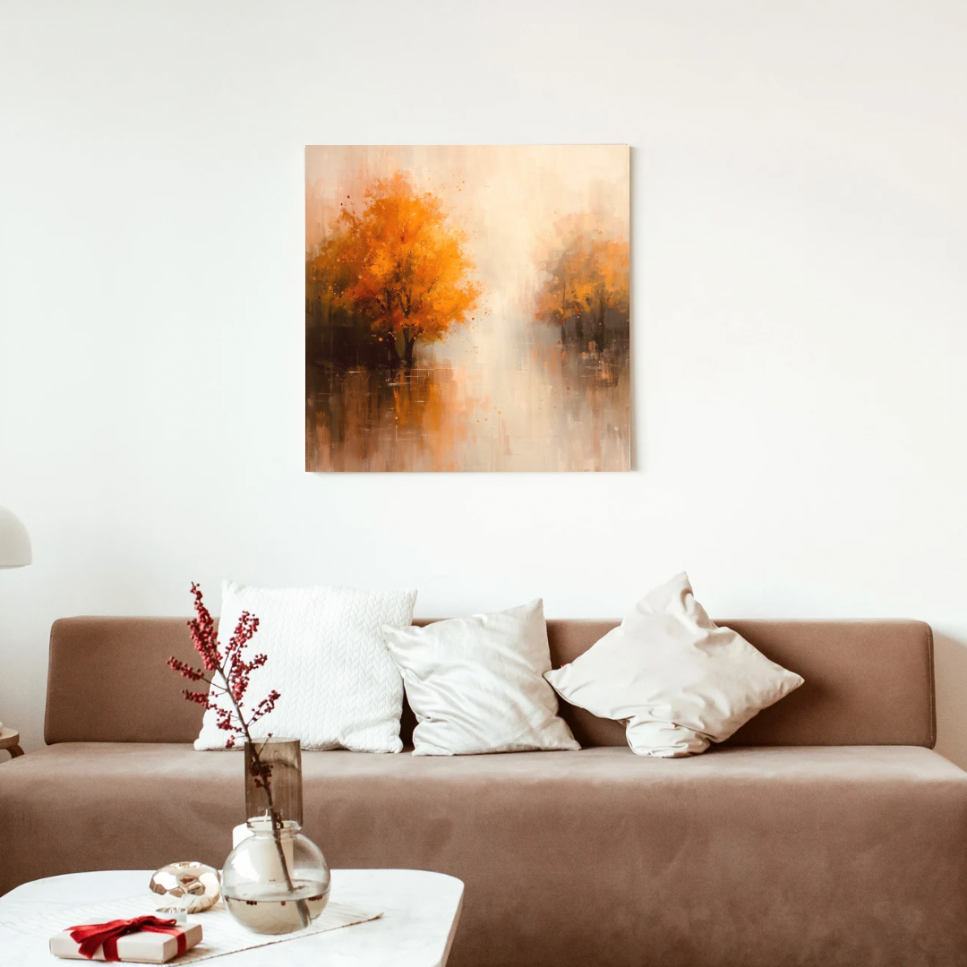 Romantisch herfstlandschap oranje gouden bomen waterreflecties schilderij in zwarte lijst aan witte muur boven bruine bank met witte kussens en takken in vaas – woonkamer schilderij
