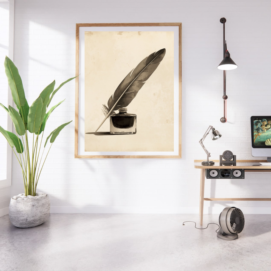 Veer inktpot schilderij in naturel houten lijst aan witte muur naast grote groene plant en houten bureau met lamp – klassiek wall art studeerkamer