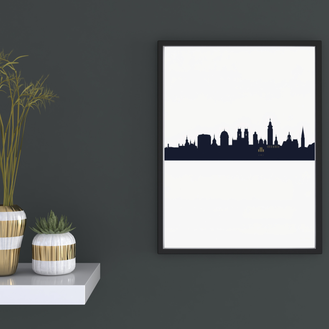 Ultraminimalistisch smal zwart skyline silhouet canvas schilderij in zwarte lijst aan donkergrijze muur in hal met decoratieve vaas — strak wanddecoratie