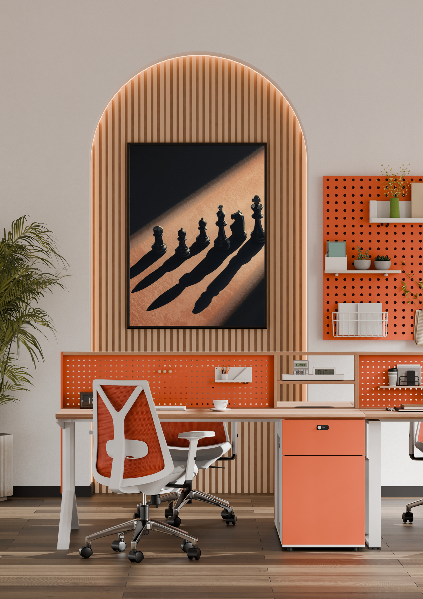 Schaakstukken strategie schilderij in naturel houten lijst aan witte muur naast houten paspop en beige doos – fotografie wall art thuiskantoor