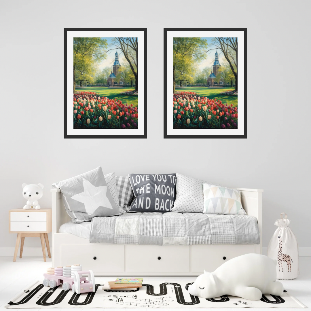 Delft lentepark tulpen schilderij als set van twee in donkere lijsten aan witte muur boven witte bank met grijze kussens en witte salontafel – aquarel wall art woonkamer
