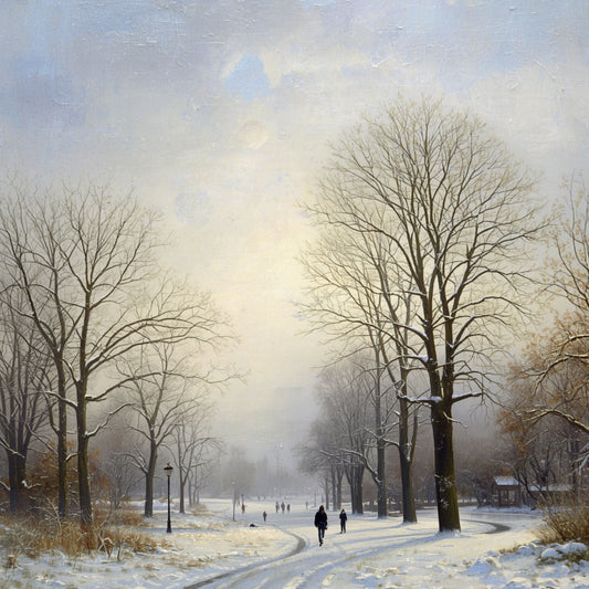 Klassiek winter schilderij met eenzame wandelaar op besneeuwd pad tussen hoge kale bomen en zacht gouden licht dat door de wintermist breekt – olieverf wall art print
