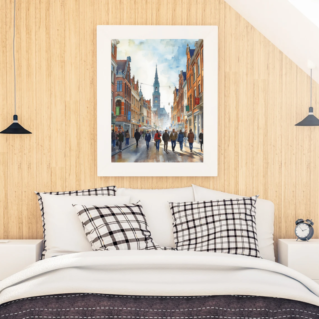 Den Haag Spui schilderij in witte lijst boven bed met zwart-wit kussens – aquarel wall art print slaapkamer
