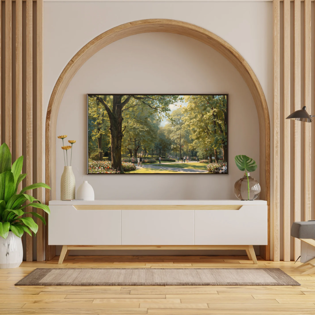 Den Haag park schilderij in zwarte lijst in houten boognis boven wit tv-meubel met vazen en planten – olieverf wall art
