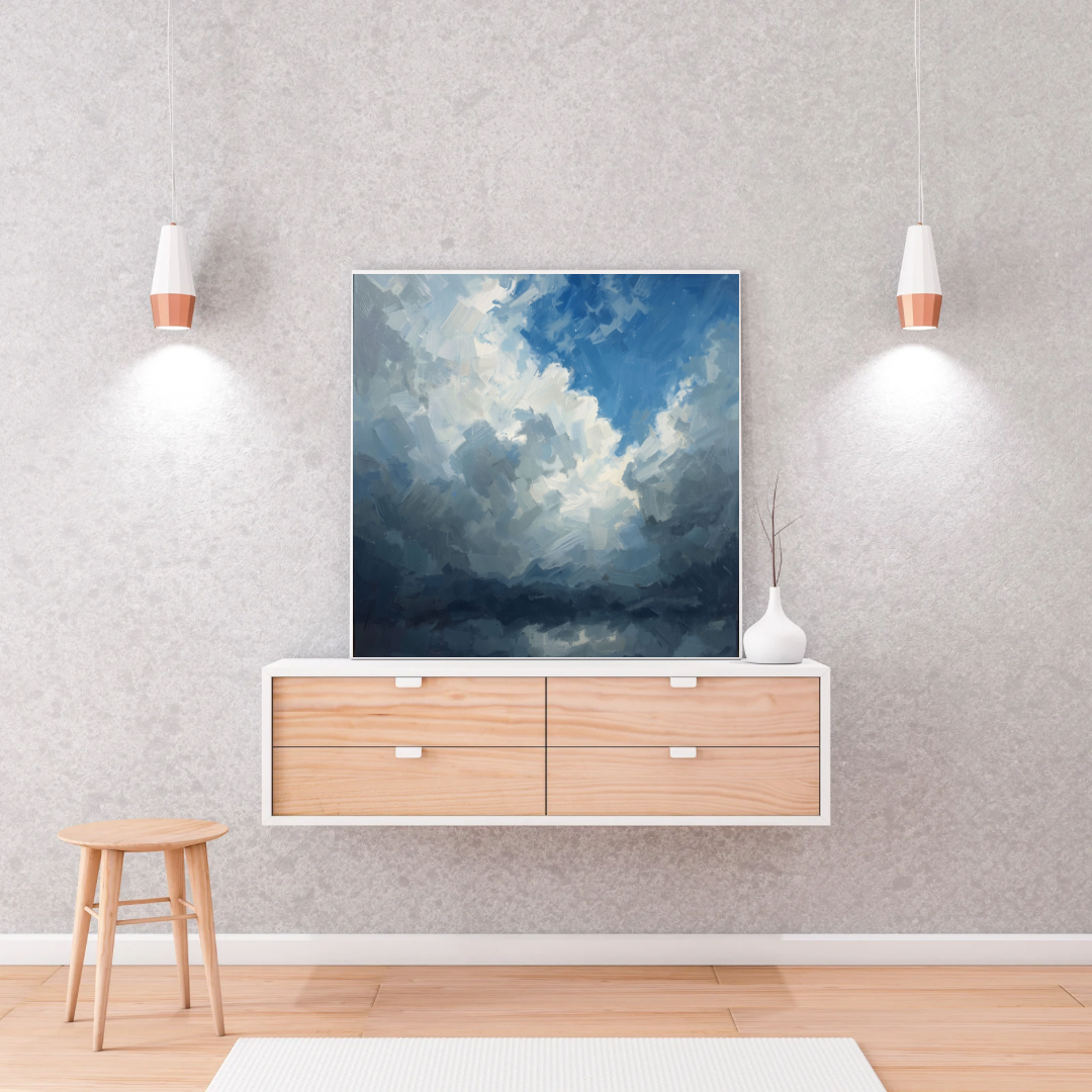 Wolken schilderij in zwarte lijst aan witte muur boven donker houten dressoir met witte fauteuils – olieverf wall art woonkamer
