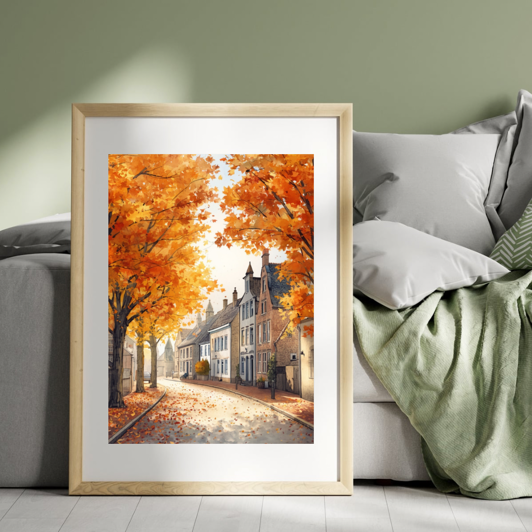 Deventer herfststraat schilderij in witte lijst aan groene muur boven grijs bed met groene deken en grijze kussens – aquarel wall art slaapkamer
