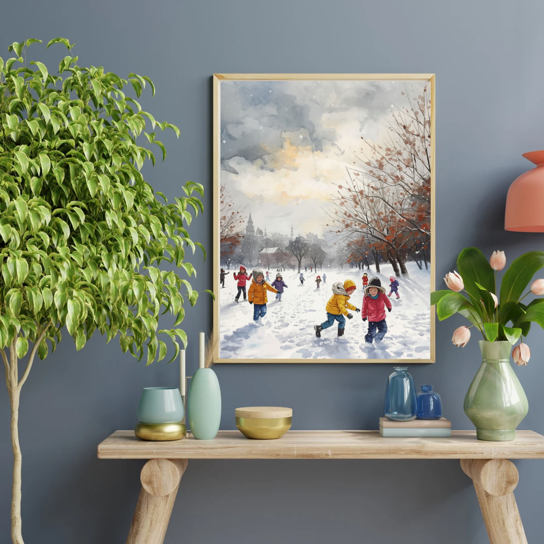 Dordrecht kinderen sneeuw schilderij in zwarte lijst aan groene muur boven groen sidetable met oranje vaas en grote groene plant – aquarel wall art woonkamer
