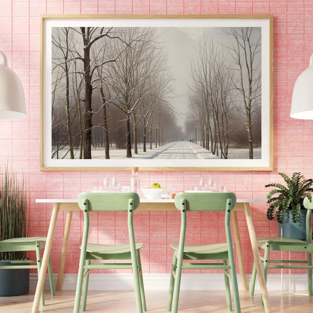 Dordrecht winters park schilderij in roze lijst aan roze muur boven roze bureau met groene stoelen en roze hanglamp – olieverf wall art thuiskantoor
