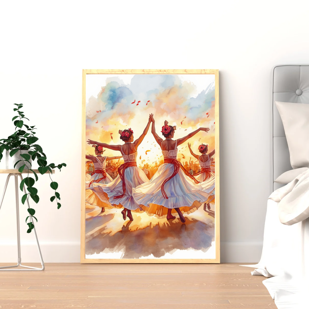 Dansende vrouwen aquarel schilderij in gouden lijst staand op lichte houten vloer naast groene plant tegen witte muur – figuratief wall art woonkamer
