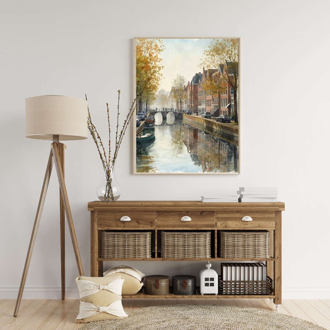 Eindhoven herfst gracht schilderij in houten lijst aan witte muur boven bruin rieten dressoir met witte lamp en droogbloemen in woonkamer – wall art print
