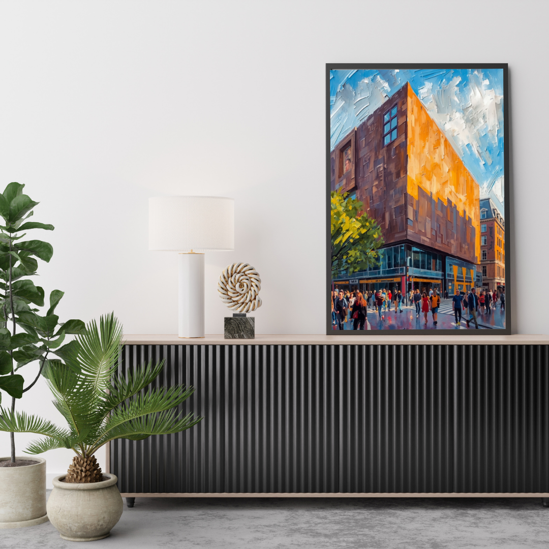 Eindhoven modern gebouw schilderij in zwarte lijst aan witte muur boven zwart geribbeld tv-meubel met groene plant en witte lamp – wall art print woonkamer
