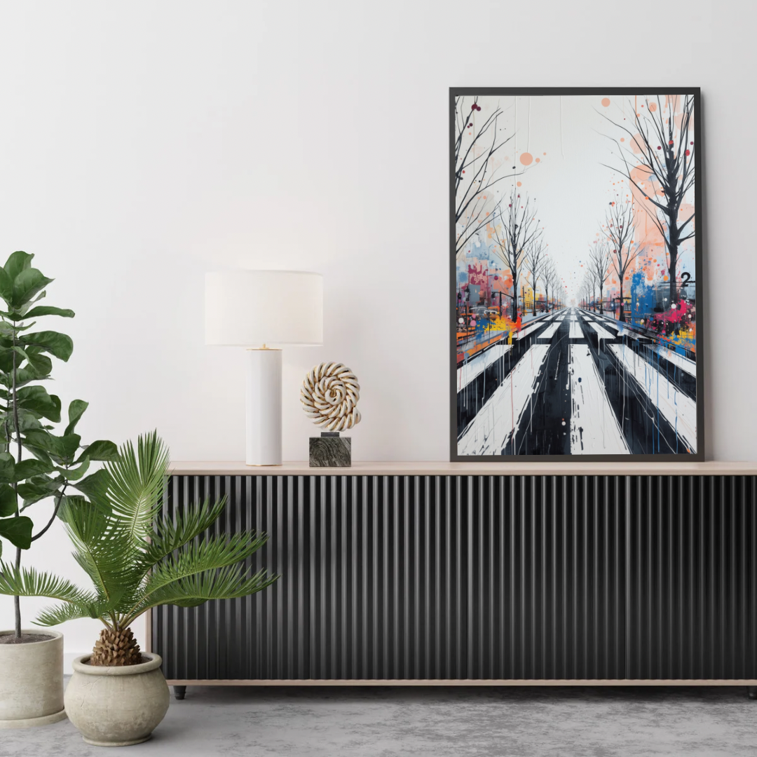 Amersfoort abstract laan winterbomen schilderij in zwarte lijst aan witte muur boven donker geribbeld dressoir met grote groene plant – wall art print woonkamer
