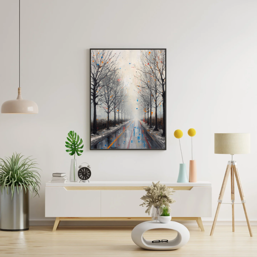 Amersfoort mistige winterlaan schilderij in zwarte lijst aan witte muur boven wit dressoir met groene plant, gele vaas en houten vloerlamp – wall art print woonkamer
