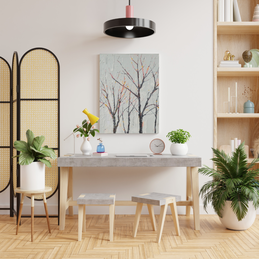 Abstract winterbomen kleurrijke verfspetters schilderij als canvas aan witte muur boven witte eettafel met witte stoelen en grote groene plant – wall art print eetkamer

