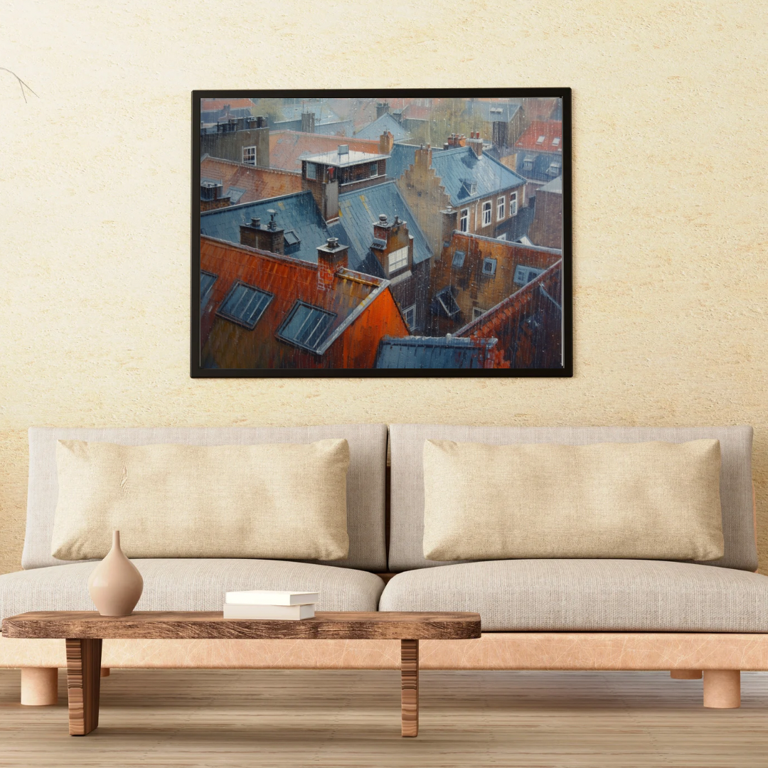 daken regenachtige schemering schilderij in zwarte lijst aan beige muur boven beige bank met beige kussens en houten salontafel – wall art print woonkamer
