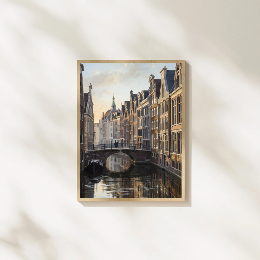 Amersfoort gracht klassiek realistisch schilderij in zwarte lijst staand op witte ondergrond in minimalistische studioruimte – wall art print interieur
