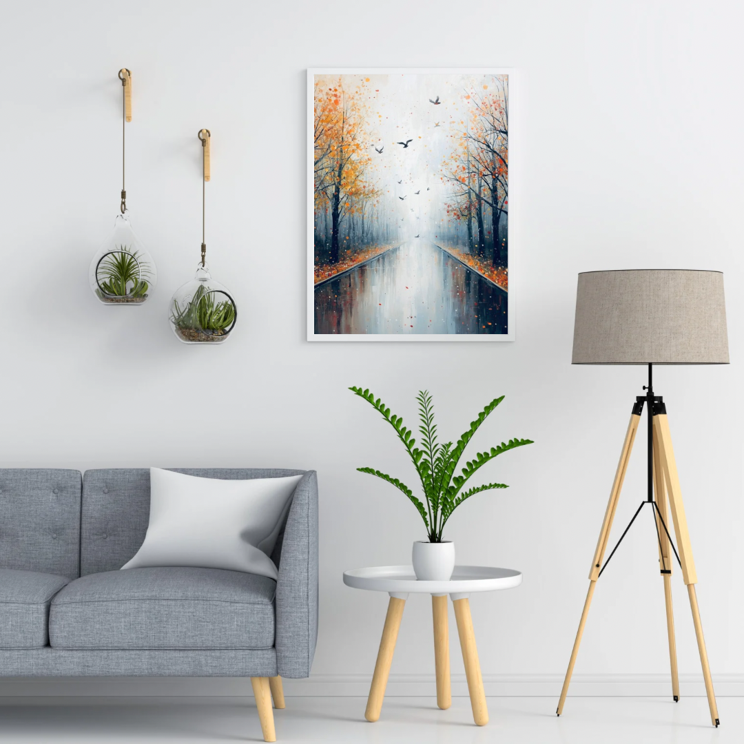 Herfstlaan kale bomen vallende bladeren vliegende vogels schilderij in twee zwarte lijsten aan witte muur boven grijze bank met witte kussens en vloerlamp – woonkamer schilderij
