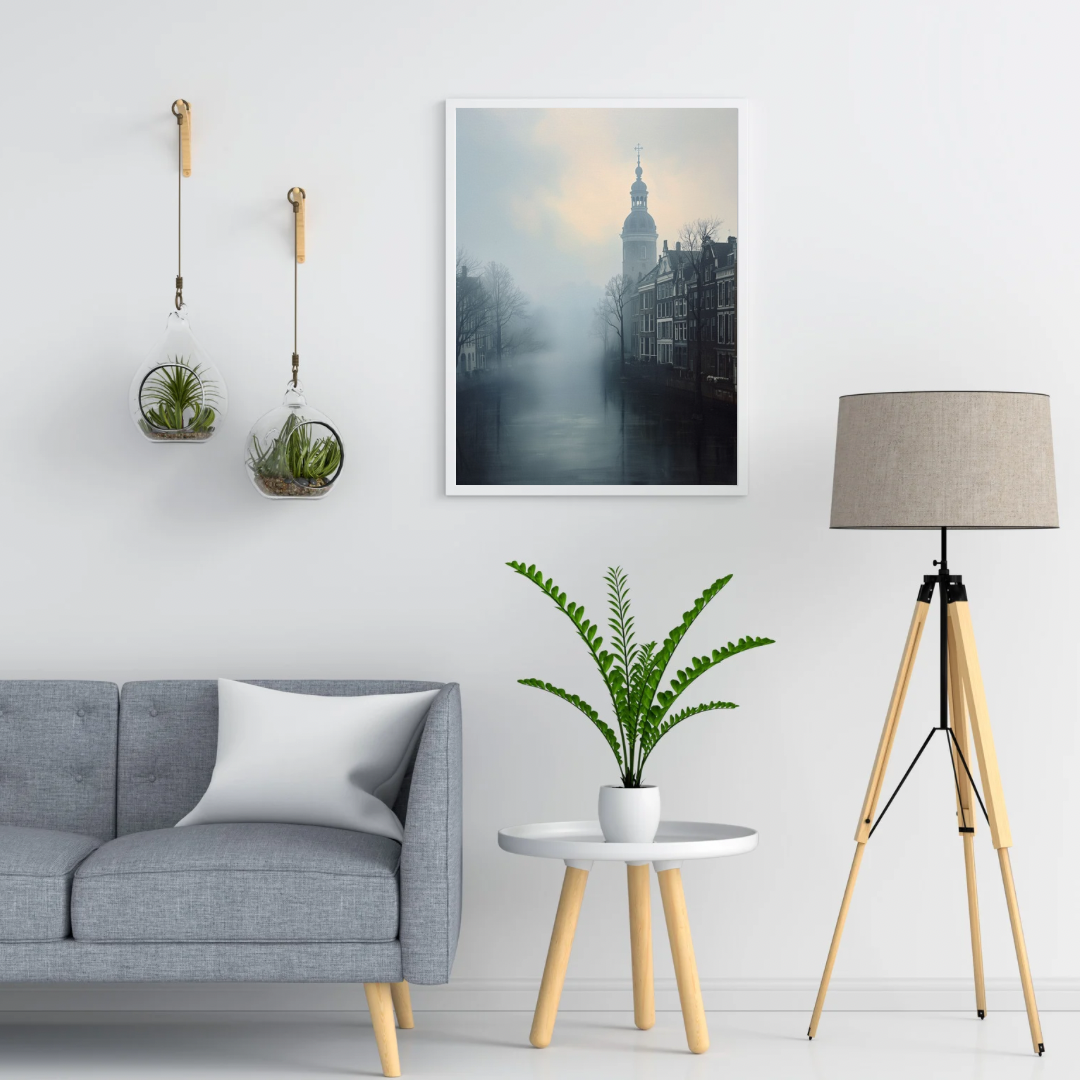 Mistige Nederlandse gracht kerktoren schemering schilderij in twee zwarte lijsten aan witte muur boven grijze bank met witte kussens en vloerlamp – woonkamer schilderij
