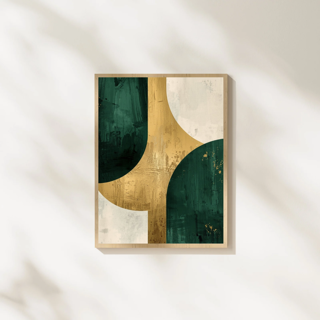 Abstract cirkels smaragdgroen goud schilderij in naturel houten lijst aan witte muur met zachte schaduwval – luxe abstract olieverf wall art studeerkamer
