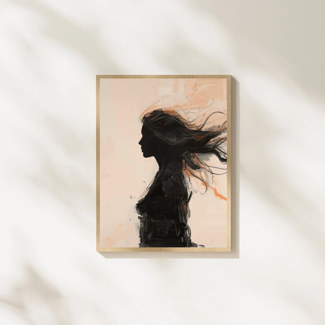 Vrouw silhouet schilderij met zwart profiel en wapperende haren op beige in gouden lijst staand op witte ondergrond tegen witte muur – minimalistisch wall art slaapkamer
