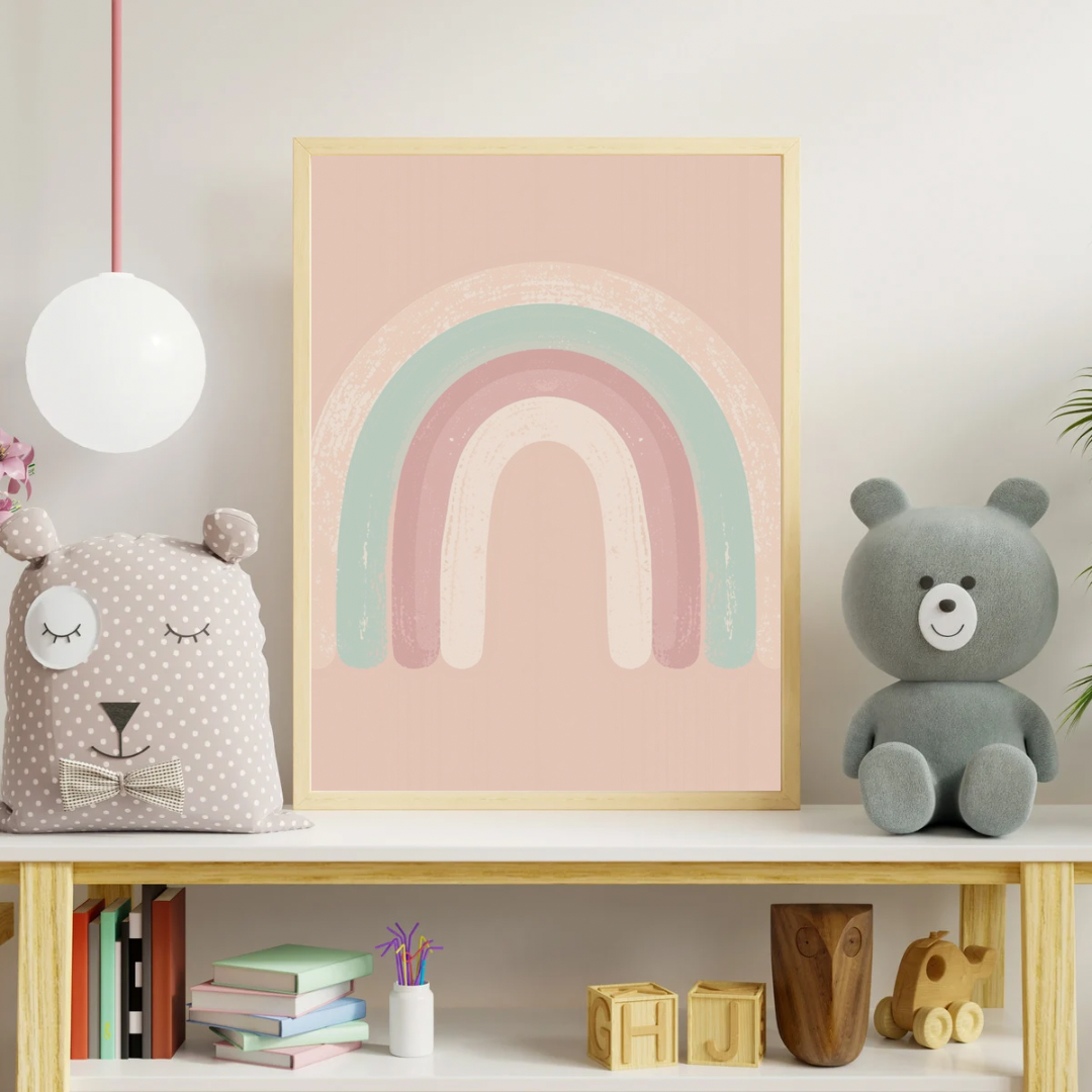 Minimalistische regenboog canvas schilderij aan kinderkamer muur boven plank met teddybeer — roze mint wanddecoratie
