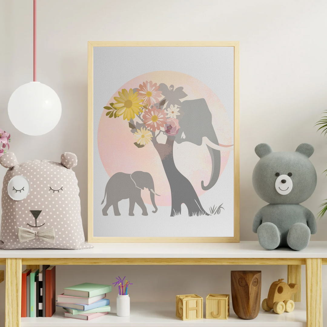 Olifanten familie canvas schilderij aan kinderkamer muur boven plank met teddybeer — roze zonsondergang boom wanddecoratie
