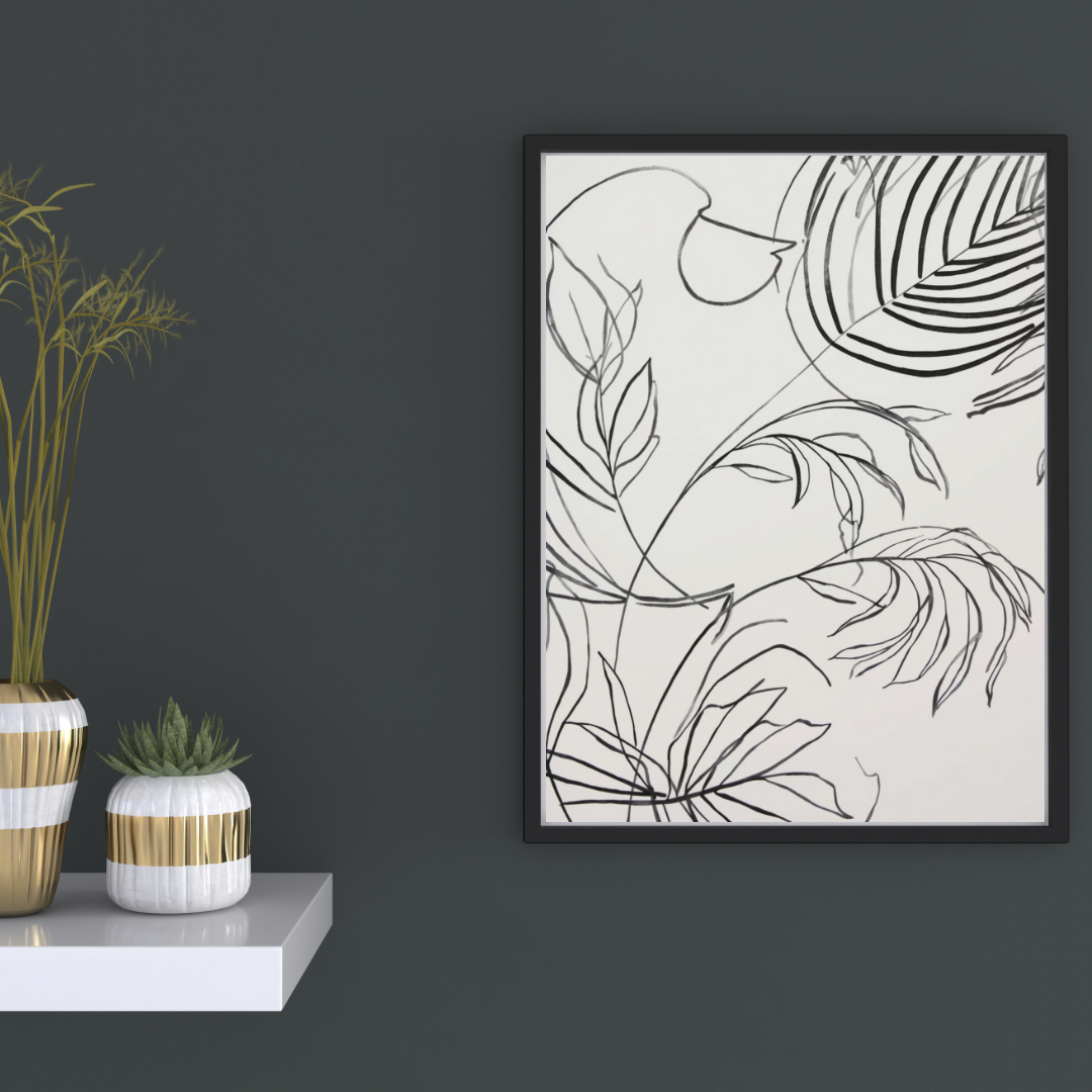 Tropische bladeren lijntekening canvas schilderij in zwarte lijst aan donkergrijze muur in hal met decoratieve vaas en boeken — botanisch wanddecoratie
