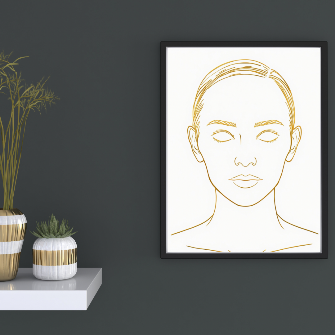 Gouden gezichtsportret canvas schilderij met zachte lijnen en gesloten ogen in zwarte lijst aan donkergrijze muur in hal met decoratieve vaas — sereen wanddecoratie
