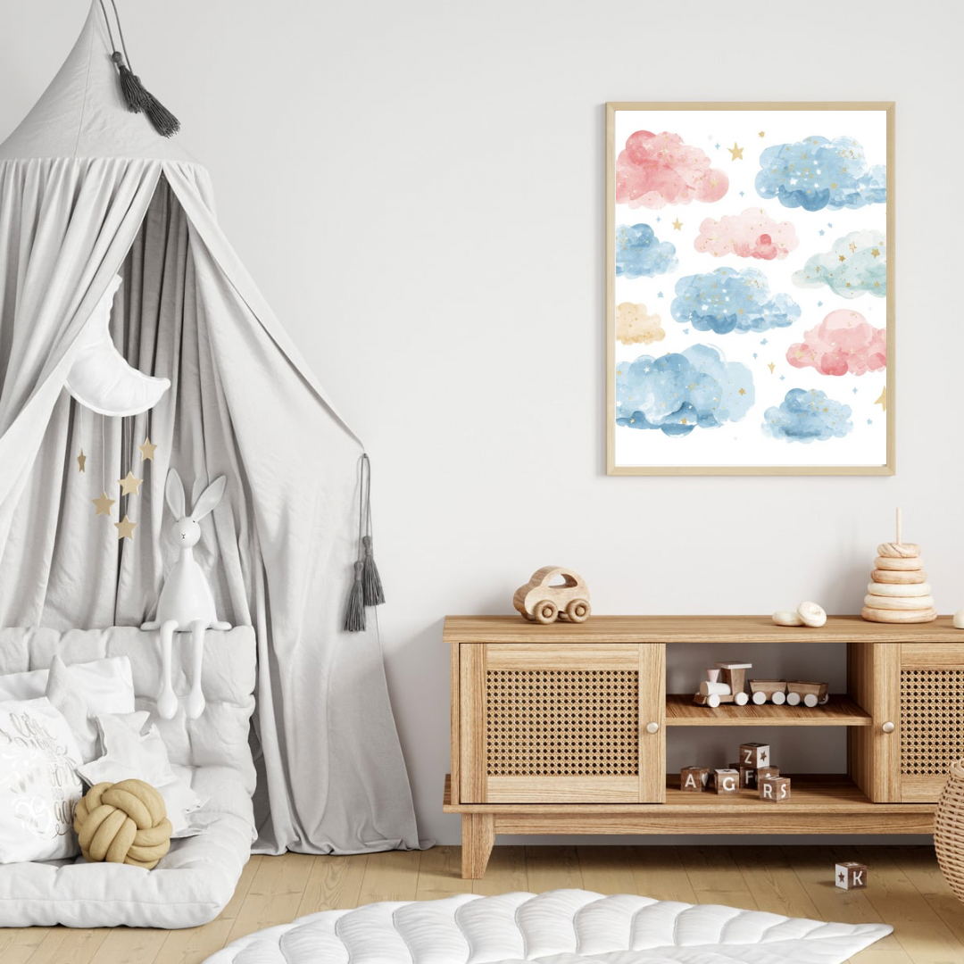 Speelse pastel wolkjes canvas schilderij in lichte lijst aan witte muur boven houten commode met hemelbed in lichte babykamer — vrolijke wanddecoratie
