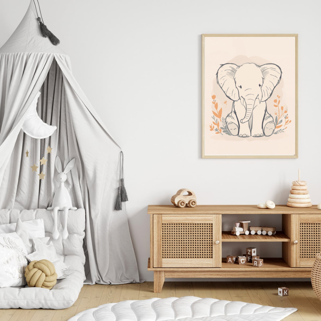 Lief olifantje canvas schilderij in naturel houten lijst aan witte muur boven houten commode met hemelbed in lichte babykamer — vrolijke wanddecoratie
