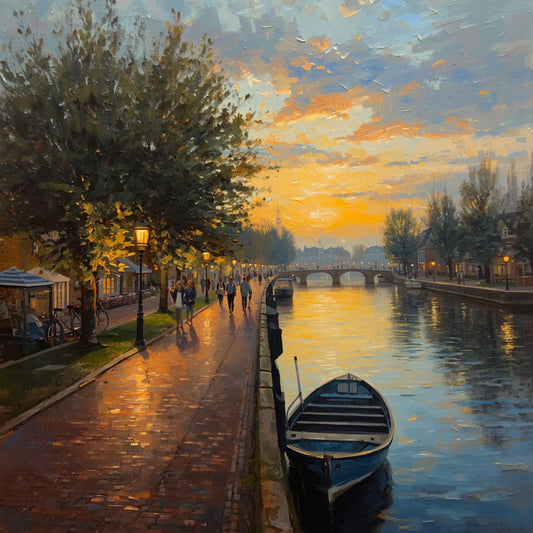 Impressionistisch schilderij van Rijnkade in Alphen aan den Rijn bij zonsondergang met blauwe sloep, wandelaars langs verlichte kade en vurige oranje wolkenlucht – wall art print
