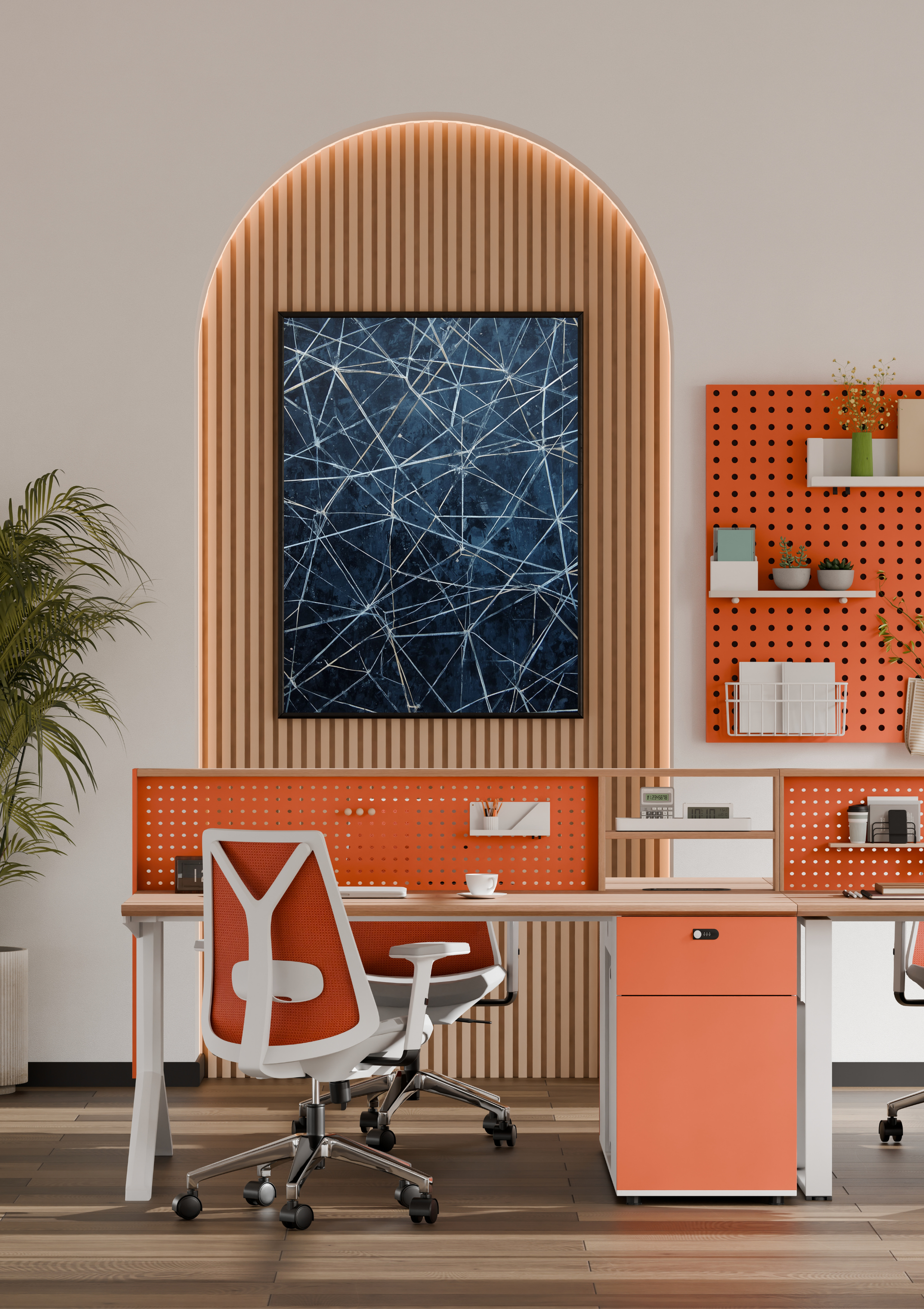 Abstract lijnennetwerk marineblauw schilderij in donkere lijst in houten boogvormige nis boven oranje bureau met bureaustoel en pegboard in modern kantoor – abstract olieverf wall art thuiskantoor
