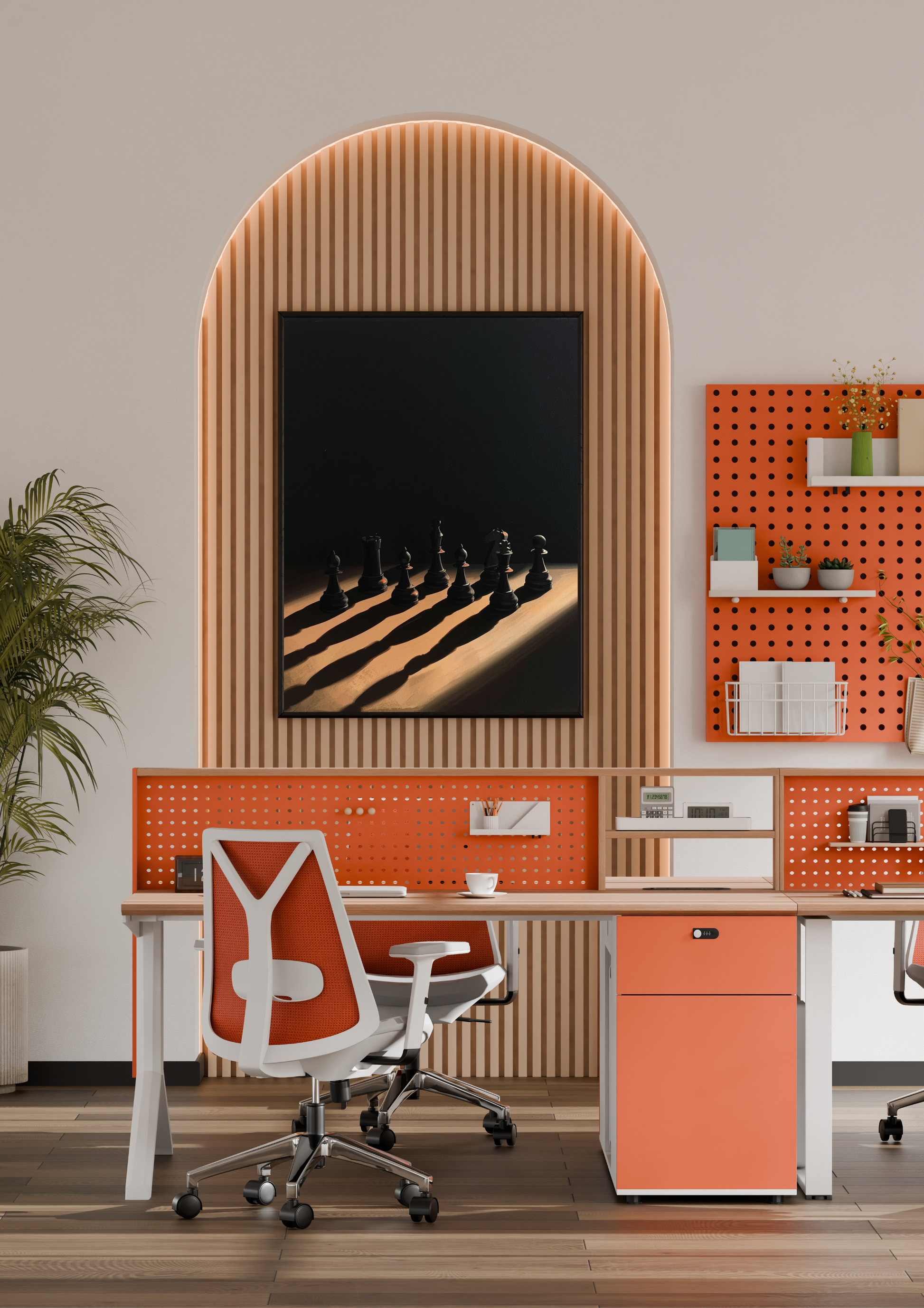 Schaakstukken diagonaal amber schilderij in naturel houten lijst aan witte muur naast houten paspop en beige doos – fotografie wall art thuiskantoor
