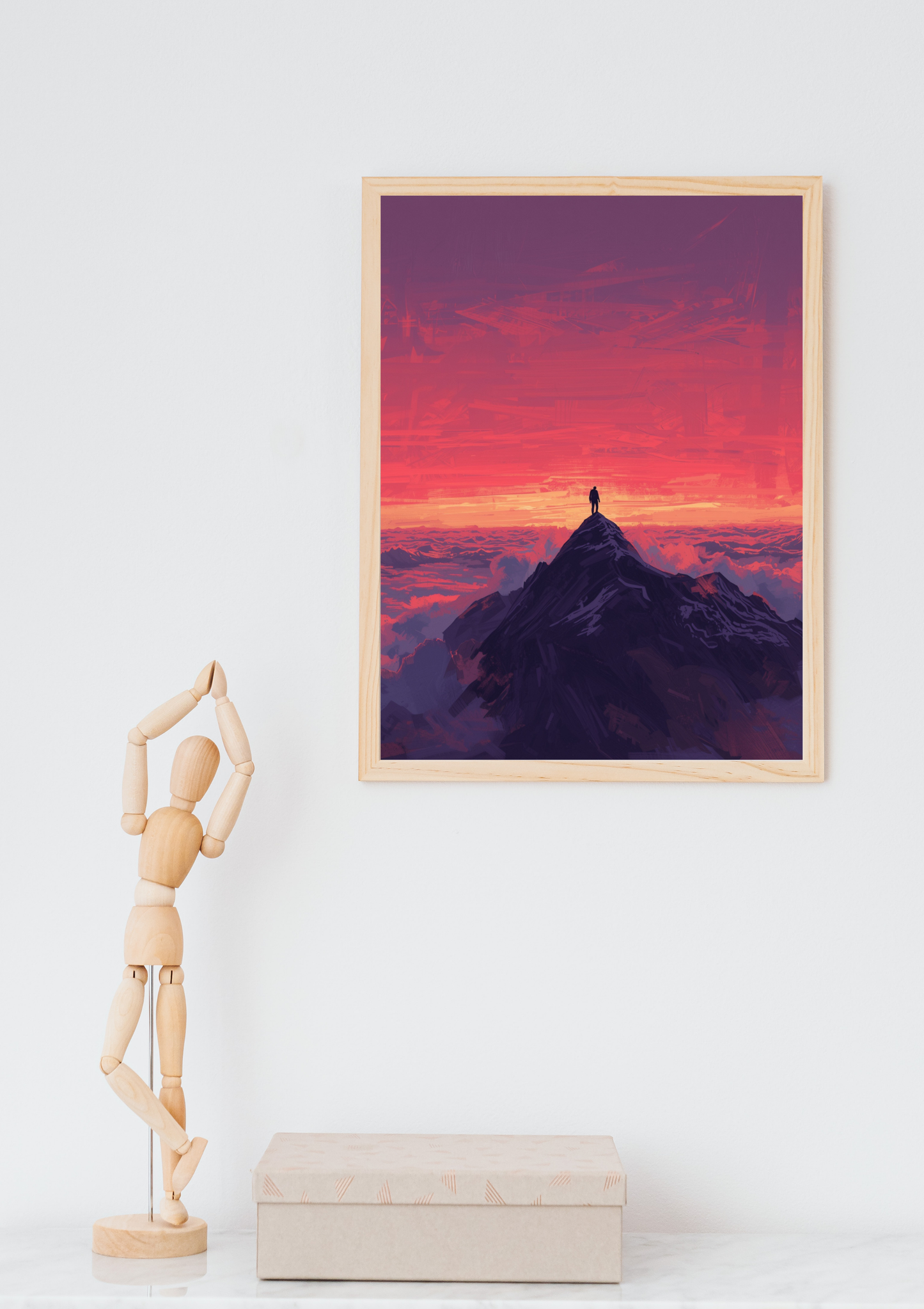 Bergpiek zonsondergang schilderij in donkere lijst in houten boogvormige nis boven oranje bureau met bureaustoel en pegboard in modern kantoor – cinematisch wall art thuiskantoor
