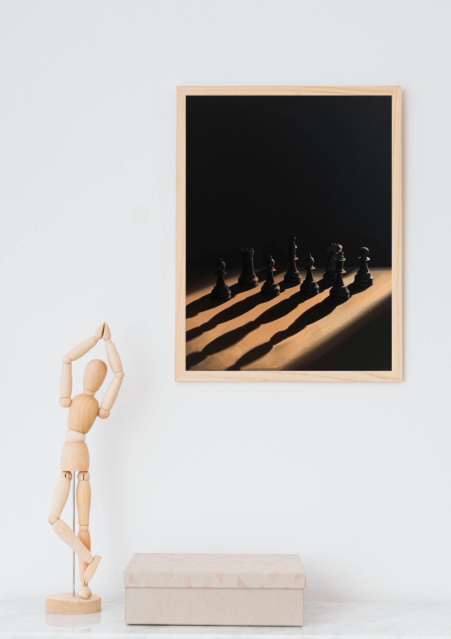 Schaakstukken diagonaal amber schilderij in donkere lijst in houten boogvormige nis boven oranje bureau met bureaustoel en pegboard in modern kantoor – fotografie wall art thuiskantoor
