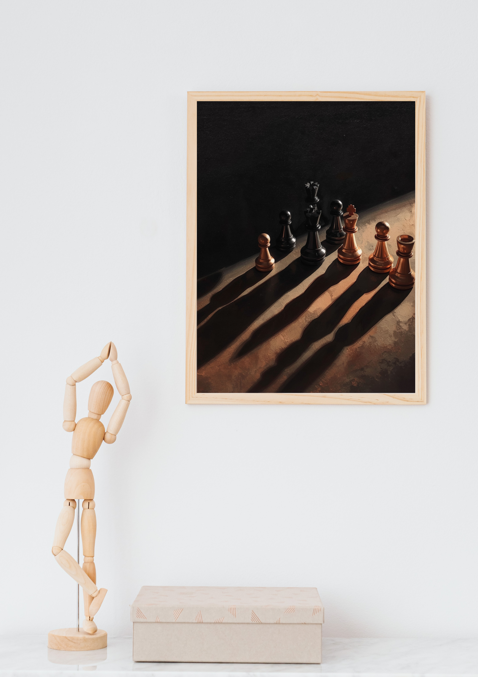 Schaakstukken confrontatie schilderij in donkere lijst in houten boogvormige nis boven oranje bureau met bureaustoel en pegboard in modern kantoor – cinematisch olieverf wall art thuiskantoor
