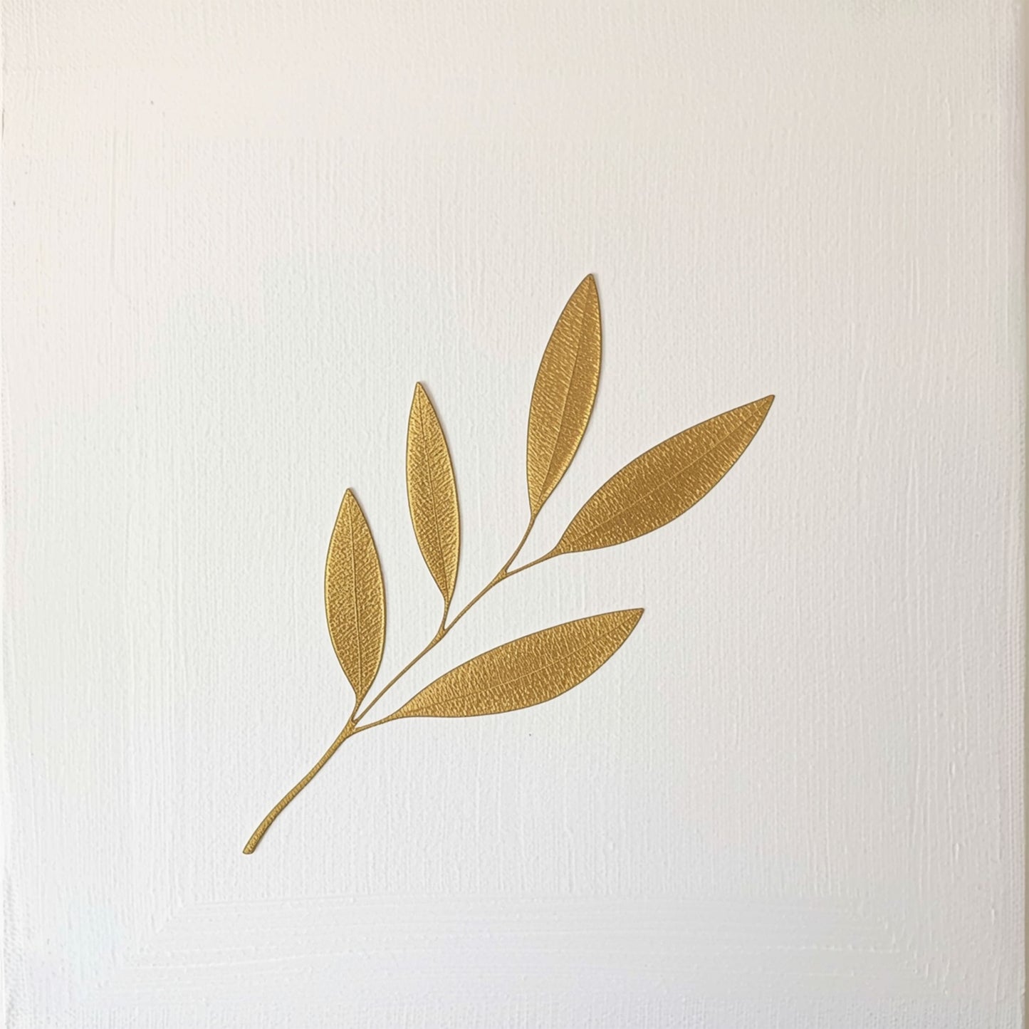 Sierlijk gouden lauriertak canvas schilderij met ovale gouden blaadjes op lichtbeige achtergrond — keuken wanddecoratie
