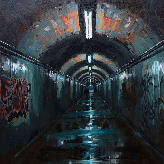 Mysterieus graffiti tunnel canvas schilderij met turquoise muren vol street art, neon oranje licht en reflecterende natte vloer — gang wanddecoratie
