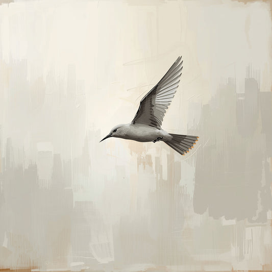 Minimalistisch schilderij met grijze vogel met gespreide vleugels in vlucht op sereen crème en beige fond met zachte abstracte penseeltextuur op de achtergrond – tijdloos vrij wall art print voor de overloop
